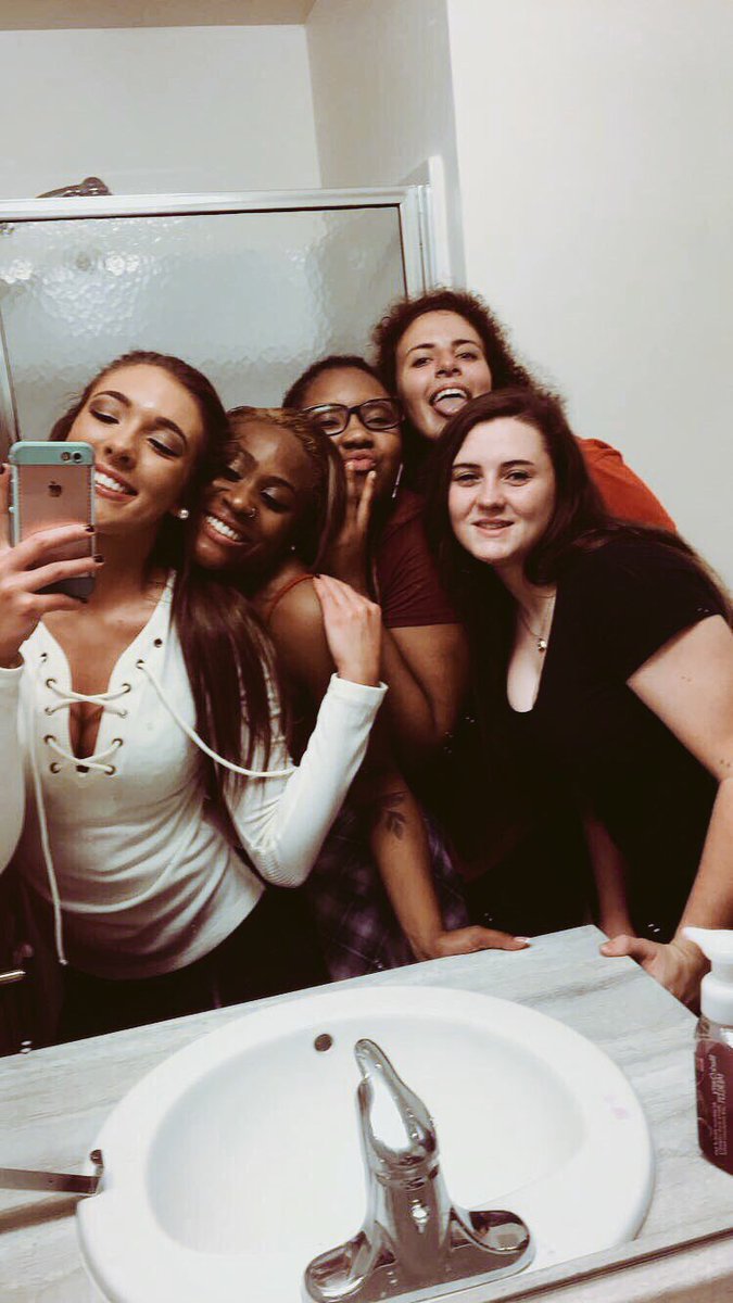 johnna24_32's tweet photo. Happy birthday @bailey_cantrel0 I hope you have the best day love and miss you so much😩💘 https://t.co/5INoyzjqD0