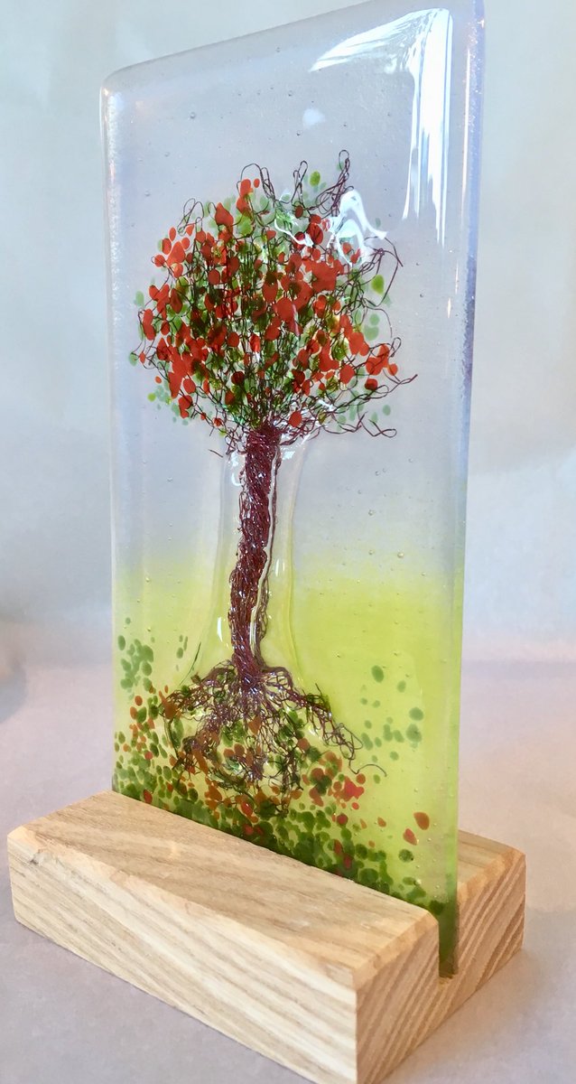 hmglassart's tweet photo. Here’s my latest copper tree #fusedglass #craftbuzz 🌲🌲🌲 https://t.co/CkYAEjEYLi