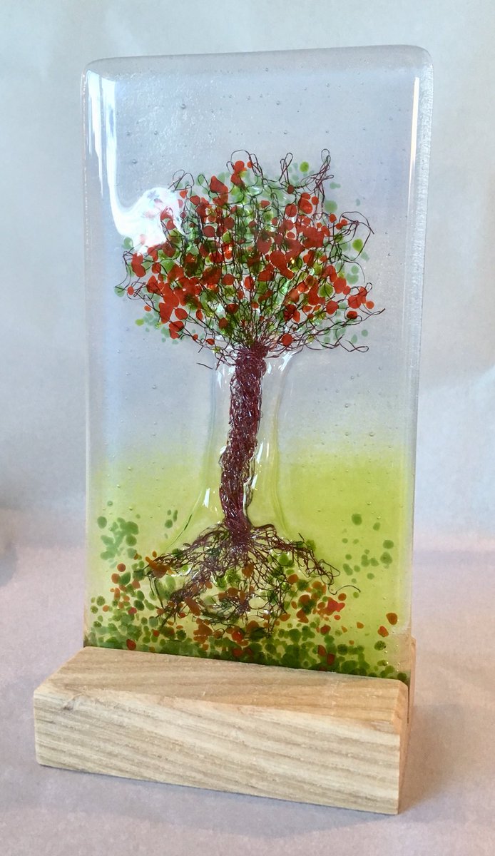 hmglassart's tweet photo. Here’s my latest copper tree #fusedglass #craftbuzz 🌲🌲🌲 https://t.co/CkYAEjEYLi