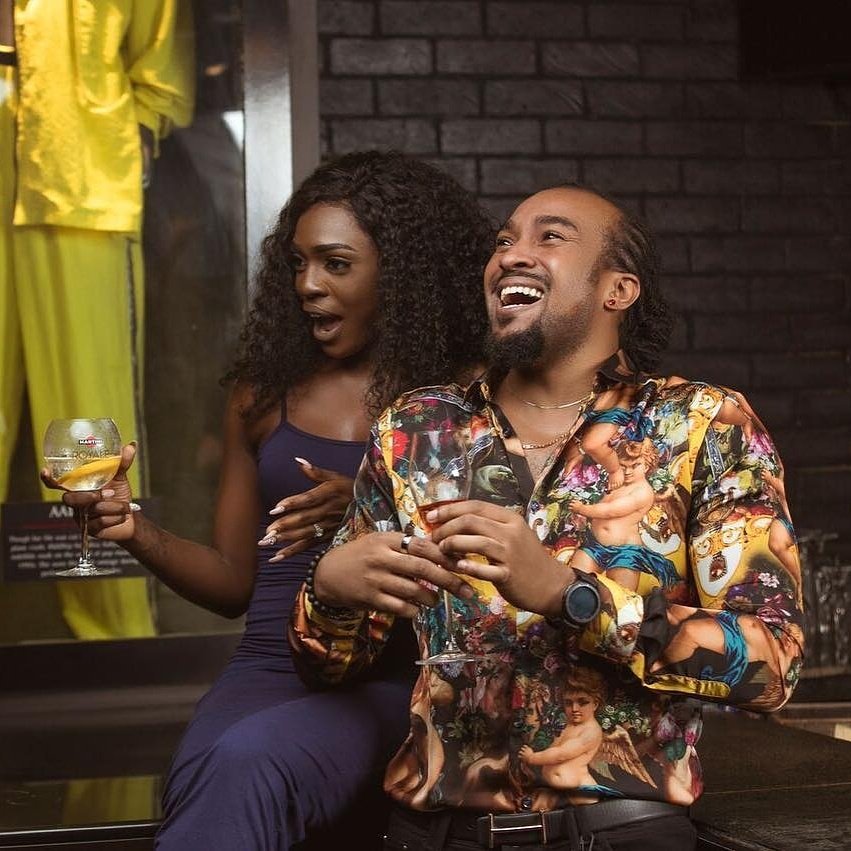 bryanokwara's tweet photo. Good friends gud company n a glass of Martini @martininigeria #MyMartiniTime #OwambeWithMartini #MartniSundowner #PlayWithTime @beverly_Osu https://t.co/d5EQV6bbYB
