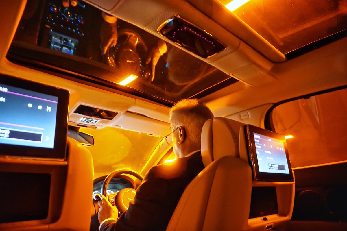 tr_howard's tweet photo. Spaceship chauffeuring from @CapstarGroup en route to @Fitzdares #FightingFutures @TheNedLondon this evening. 🥊 https://t.co/lgJOs1Bbg9