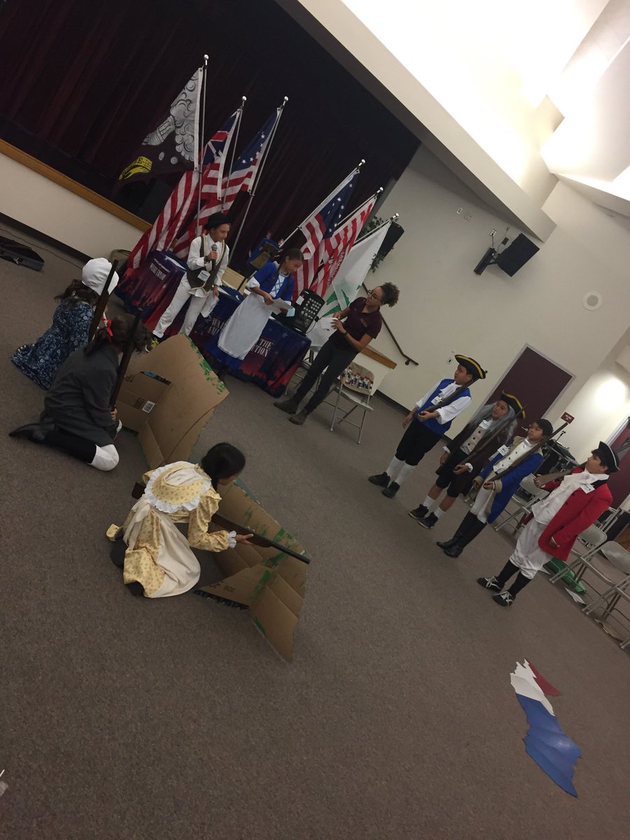 mrs_crain's tweet photo. Battles of Lexington and Concord are about to go down! #redhill5th @RedHillRockets #WeAreTUSD #CaliforniaWeeklyExplorer https://t.co/U9zDOG5Wve