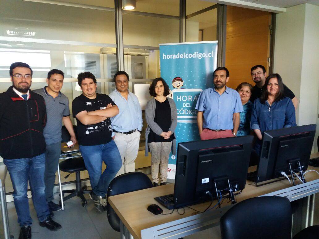 HoraDelCodigoCL's tweet image. ¡Seguimos con la segunda etapa de la capacitación en Pensamiento Computacional 👩‍💻👨‍💻! Ayer fue el turno de Valparaíso junto a increíbles docentes que participaron de esta gran jornada de aprendizaje 🤓.
#6000docentes
#programaelfuturo