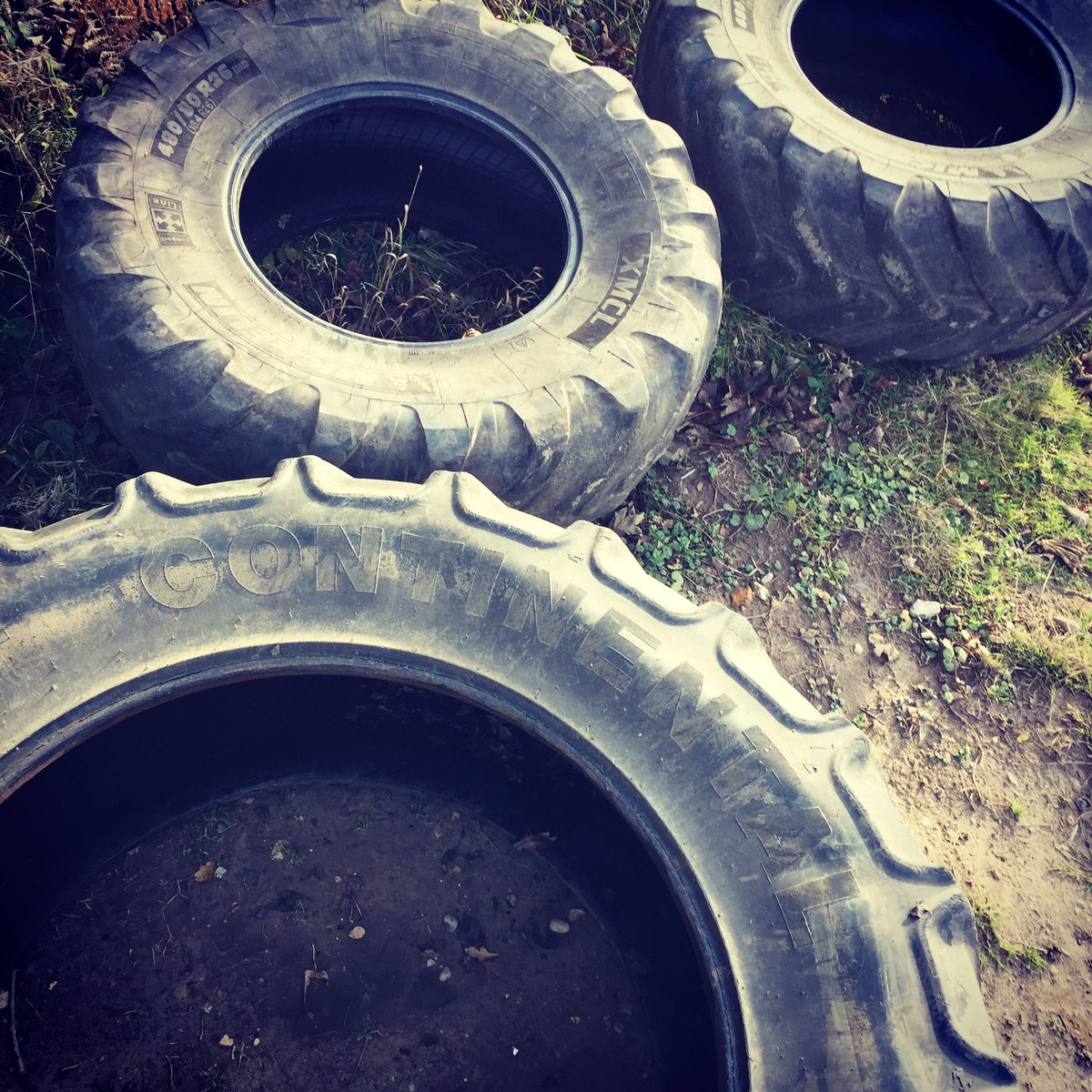 KidsGroWild's tweet photo. Huge new tractor tyres! Can't wait to play on these! #kidsplay #woodlandadventures #onthefarm https://t.co/L1KnhAyHuV