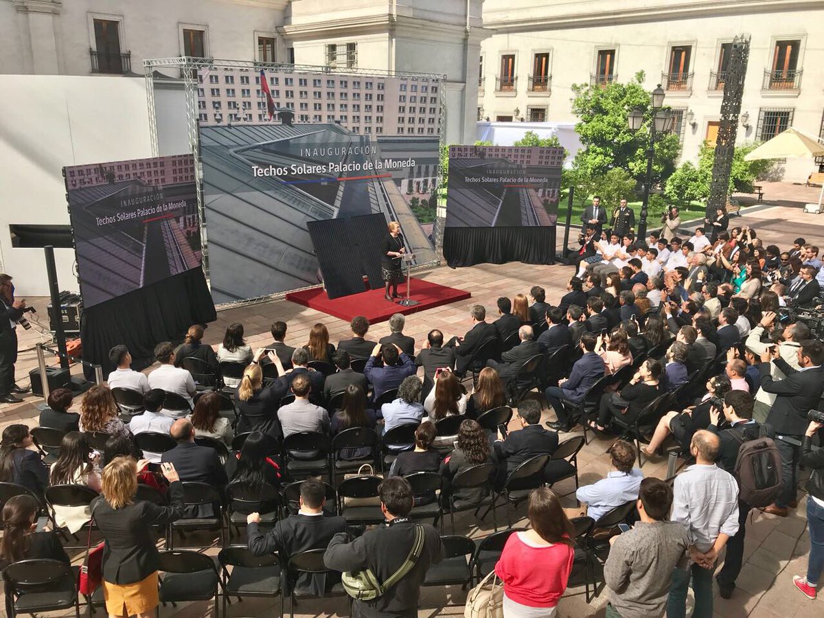 AndresReboll's tweet photo. Hoy Inauguramos La Moneda Paneles Fotovoltaicos(30Kw).Un símbolo de la #RevoluciónEnergética de 🇨🇱 durante Gob. Pdta @mbachelet 
La energía ☀️ se ha multiplicado por 200 en la matriz⚡️, 72 nuevas plantas, 13 en construcción, 24 en el SEIA, al 2050 hasta 50% ⚡️ sería☀️ https://t.co/LovImHxb7P