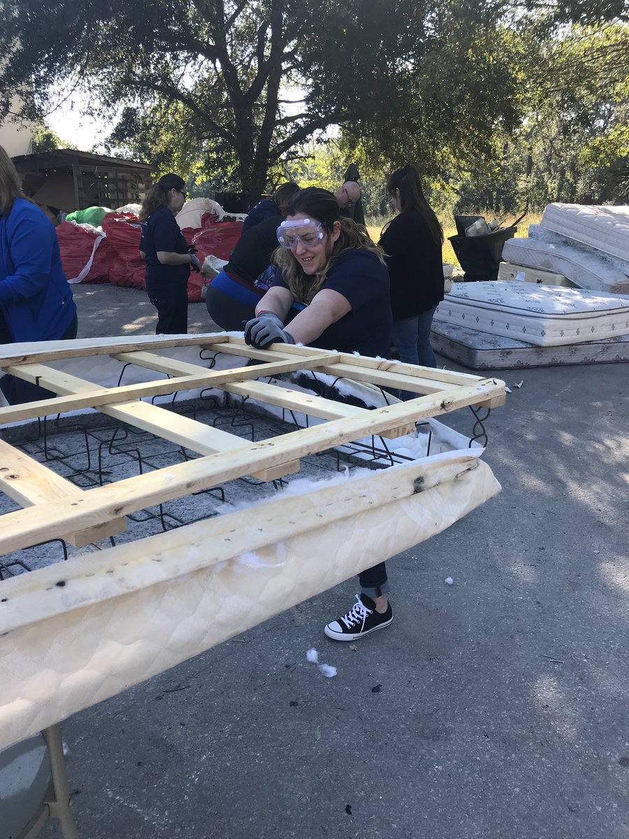 BritZegarra's tweet photo. Spent an amazing day with our @FloridaHospital Leadership team! #dayofcaring #givingback https://t.co/lqv4JEGMZe
