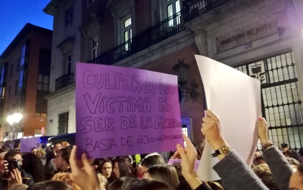 TodasASol's tweet photo. #Madrid está LLENO 

Hermana: Nosotras SÍ te creemos. ✊💖

#LaManada #YoSíTeCreo #YoVoy17N https://t.co/o8UVTK81V6
