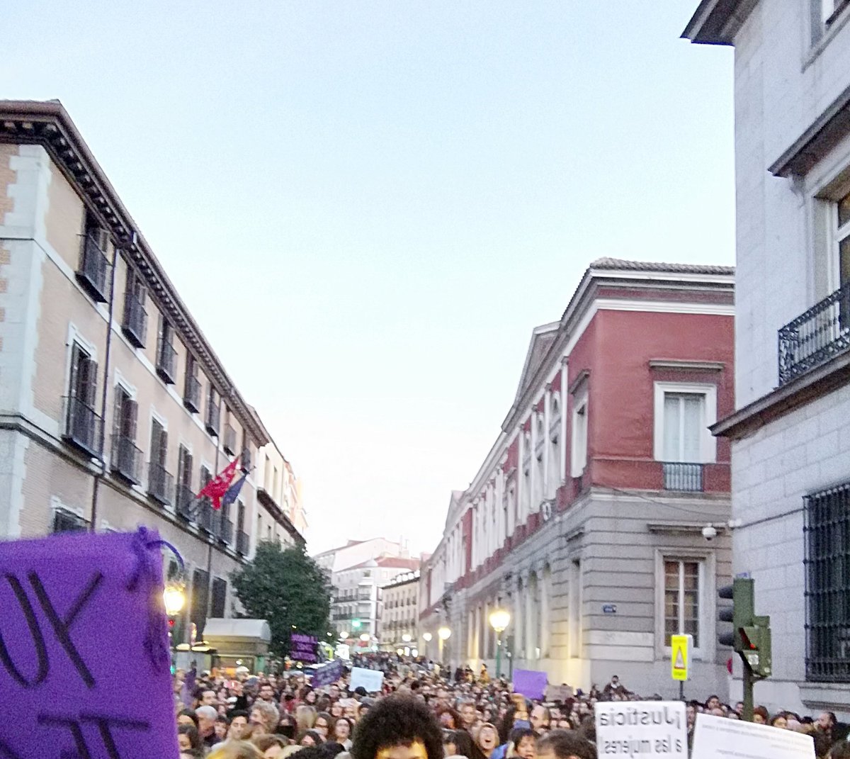 TodasASol's tweet photo. #Madrid está LLENO 

Hermana: Nosotras SÍ te creemos. ✊💖

#LaManada #YoSíTeCreo #YoVoy17N https://t.co/o8UVTK81V6