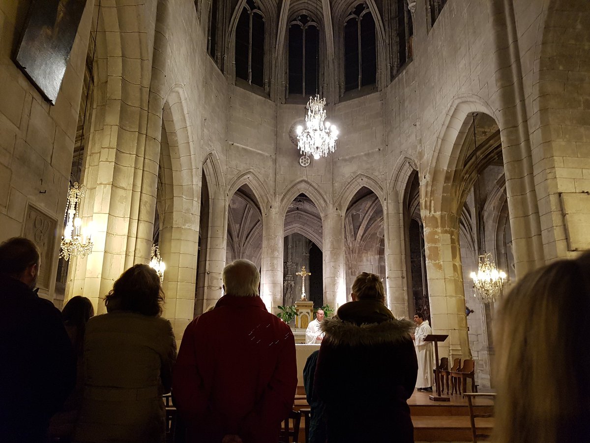 SHSchoolsENW's tweet photo. Mass in Sophie's home parish, St Thibaud. Last evening in Joigny #sceujoigny17 https://t.co/2Pb9XEKRnj