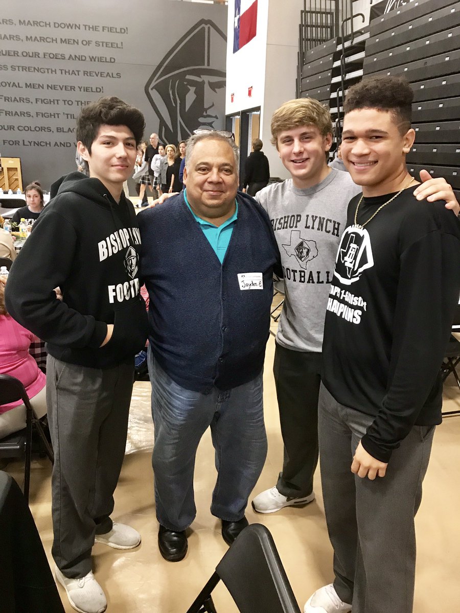 BishopLynch's tweet photo. We've got quite a crowd for this special day! ❤️ #GrandparentsDay #BLessed https://t.co/m1OzqscN2C