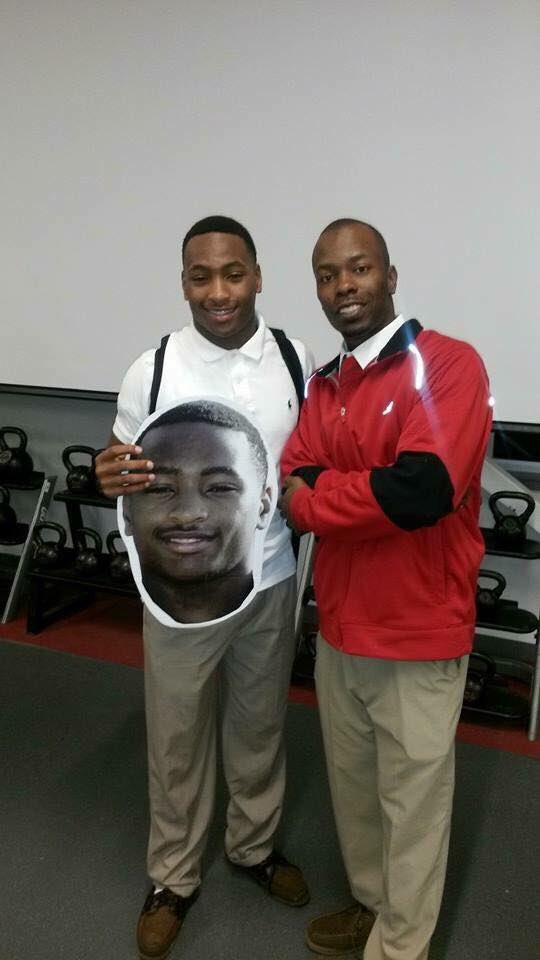 13daedae77's tweet photo. #MaxwellStrong https://t.co/QCCmbxyohP