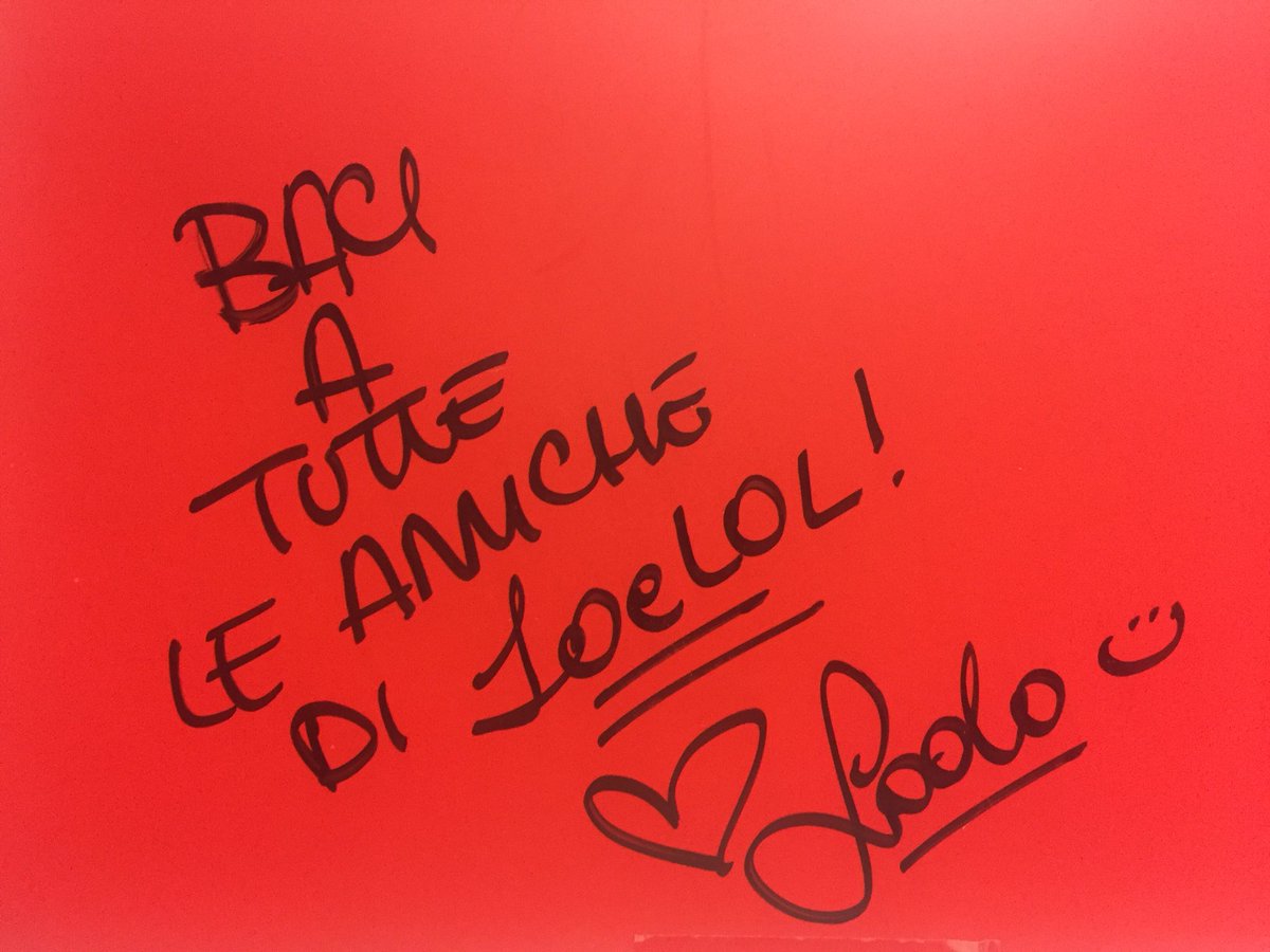 diecielol's tweet photo. Il weekend comincia con un saluto da @lodocomello 😍😍😍 https://t.co/7W0HiECrFB
