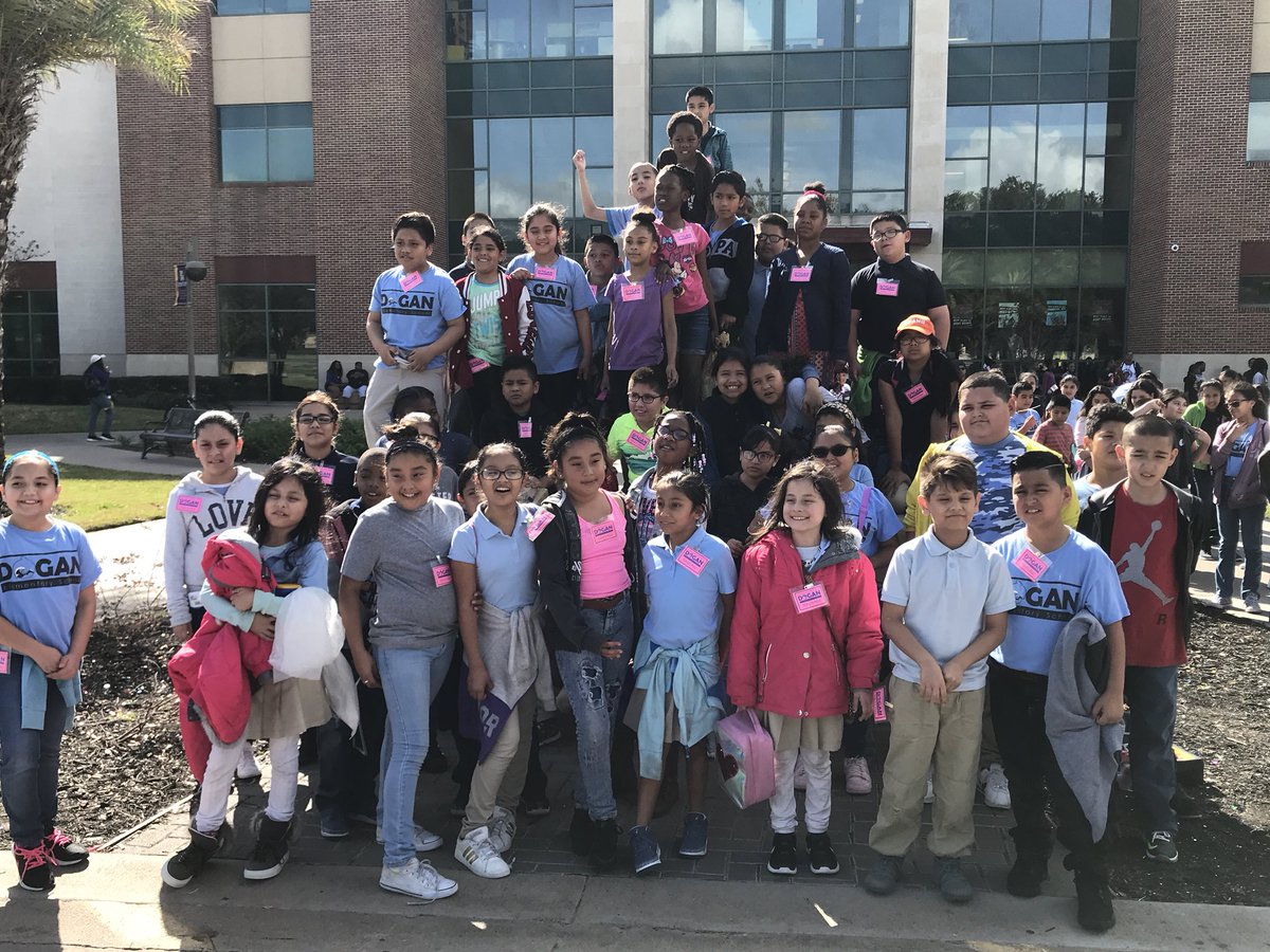 ealy_daeducator's tweet photo. Prairie View Elementary Partnering School Day! #DoganNation #DoganCollegeBound https://t.co/ke4vO0Fpz4