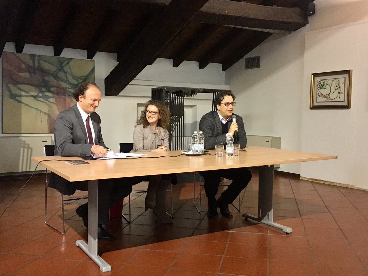 CSArt09's tweet photo. A #PalazzoMagnani di #ReggioEmilia per il primo incontro di #InContemporaneaRE con Stanislao de Bonis e Margherita Fontanesi, Galleria de' Bonis. Si parte! https://t.co/6G2EB118bD