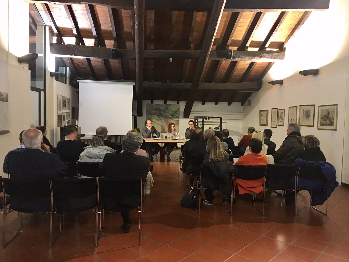 CSArt09's tweet photo. A #PalazzoMagnani di #ReggioEmilia per il primo incontro di #InContemporaneaRE con Stanislao de Bonis e Margherita Fontanesi, Galleria de' Bonis. Si parte! https://t.co/6G2EB118bD