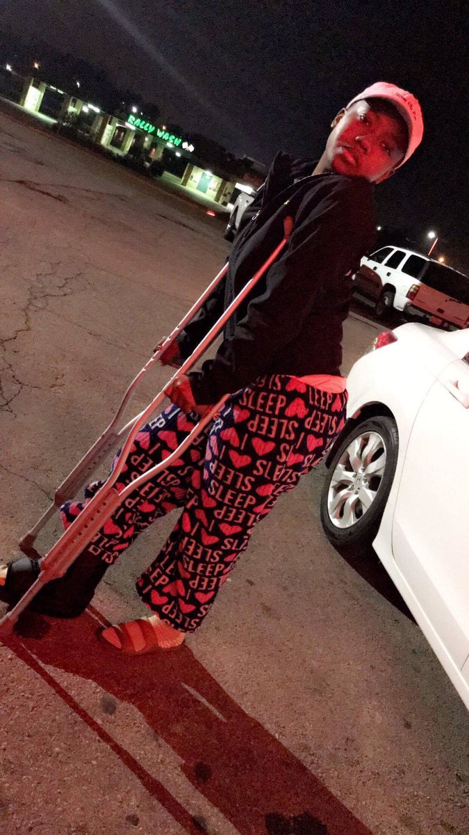 ravonmorgan_'s tweet photo. GOD HAD ME WRAPPED UP IN HIS ARMS! Beyond grateful that he seen it fit to spare my life! Many have said I'm lucky, but I'm simply #Blessed! Flipped 50+ yards down the busy interstate &amp; only attained minor injuries! #MyTestimony #GodHasMoreForMe 🙌🏾🙏🏾 https://t.co/idp1CVmdO3