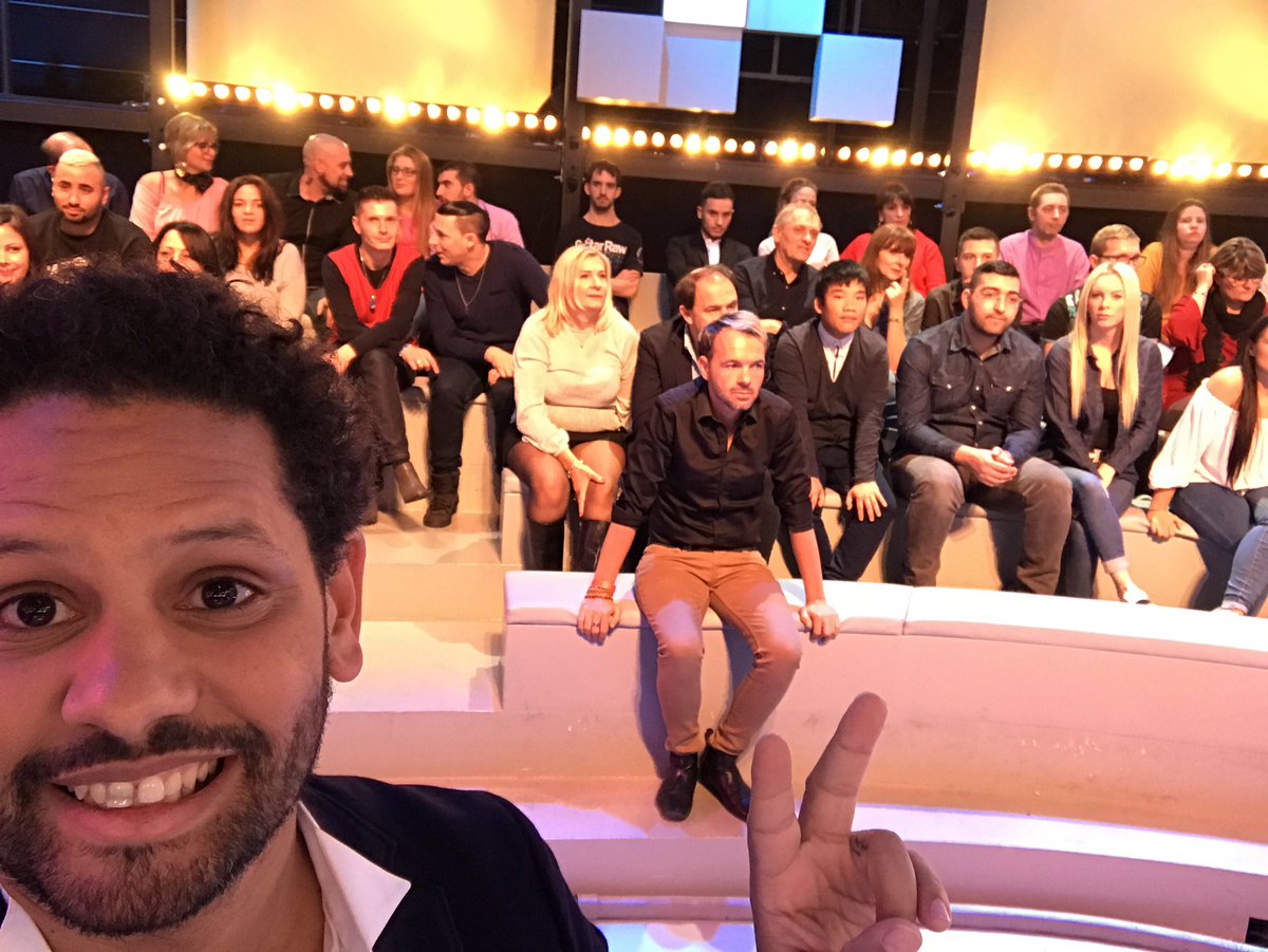 juliendelamorte's tweet photo. En direct de #tpmplive avec @Cyrilhanouna c'est maintenant !!! https://t.co/FXJ7kfzKE1
