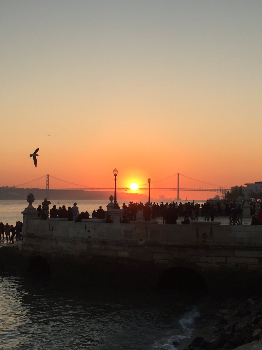 PortugalPritch's tweet photo. Another glorious sunset in Lisbon this eve ๐
#notmissinghome https://t.co/si1wQzV9sW