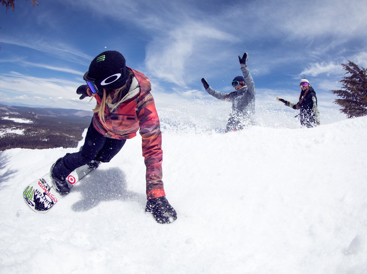 Turned up. @chloekimsnow #BurtonGirls #GetDownRiseUp