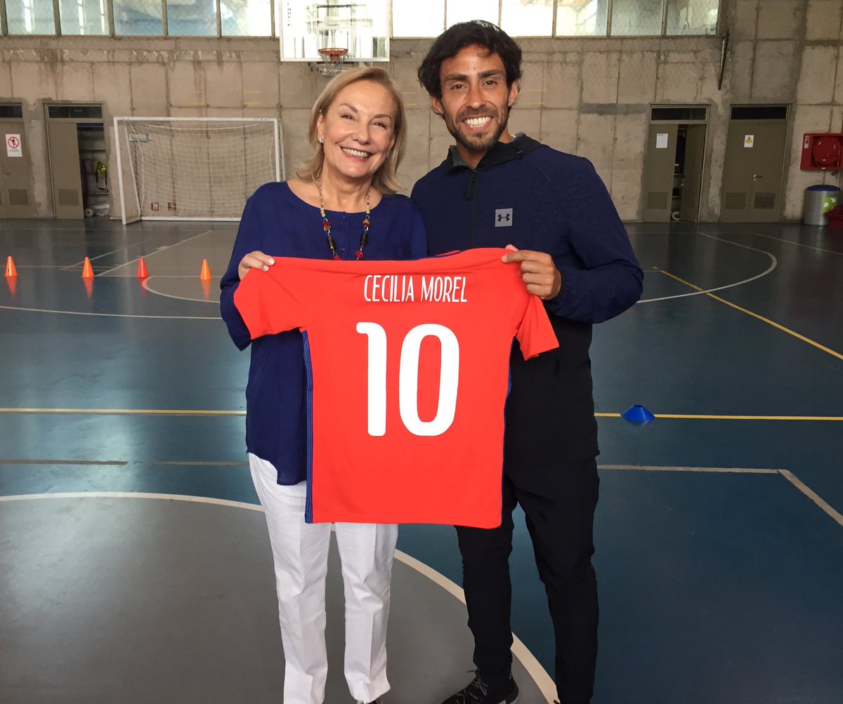 ceciliamorel's tweet photo. Gracias @el_mago_oficial por tu apoyo en la promoción del deporte y la vida sana, especialmente en los niños https://t.co/qa93S4Q7zr