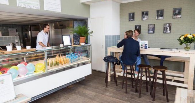 FoodWaste_Xpert's tweet image. Opa's &amp;amp; oma's toveren overgebleven groenten om tot soep, een oplossing voor #voedselverspilling én eenzaamheid bit.ly/2yLn9PB