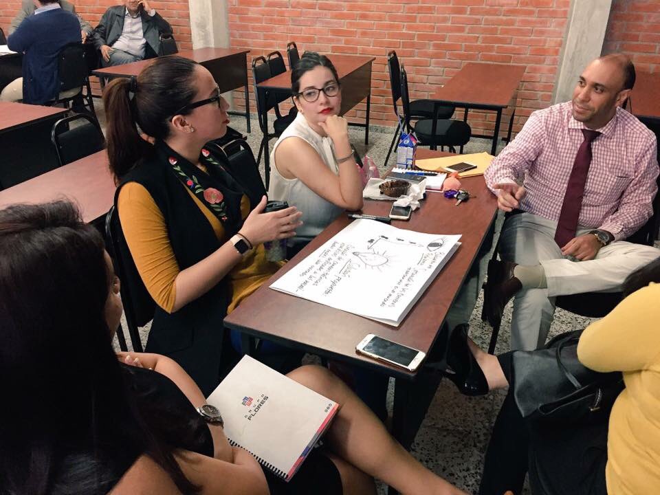 LabicHonduras's tweet photo. ¡Los participantes co-creando en una metodología de diseño de soluciones para resolver el “Desempleo Juvenil en Honduras” #HondurasInnova https://t.co/v2ANjp6Heg