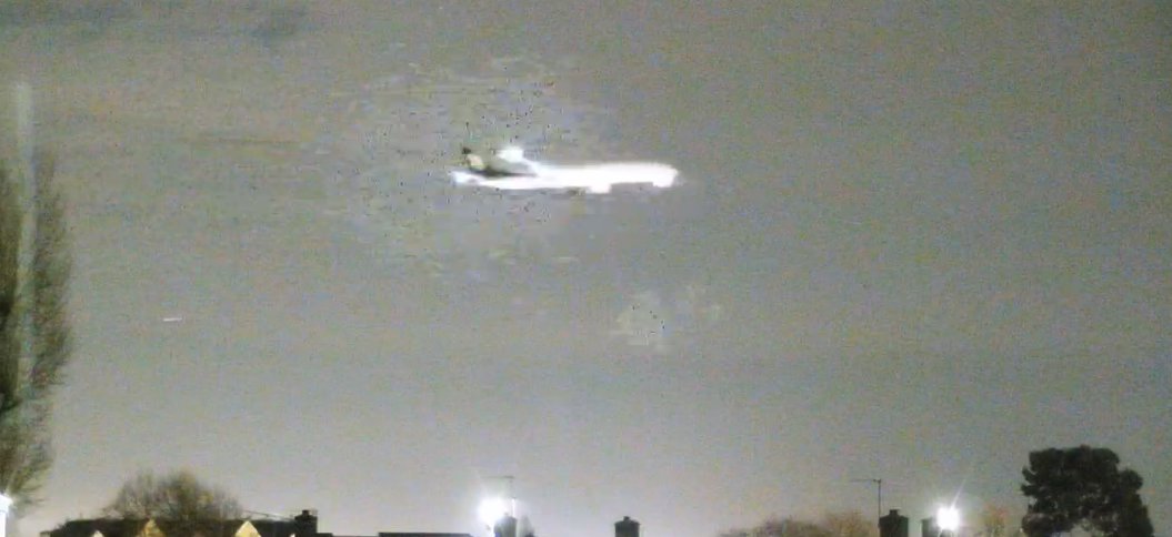 airlivenet's tweet photo. Capital Airlines inaugural flight #JD431 from Qingdao is about to start approach to London Heathrow. Watch live on https://t.co/ozCNYkcqly https://t.co/ulZtMJ6cJs