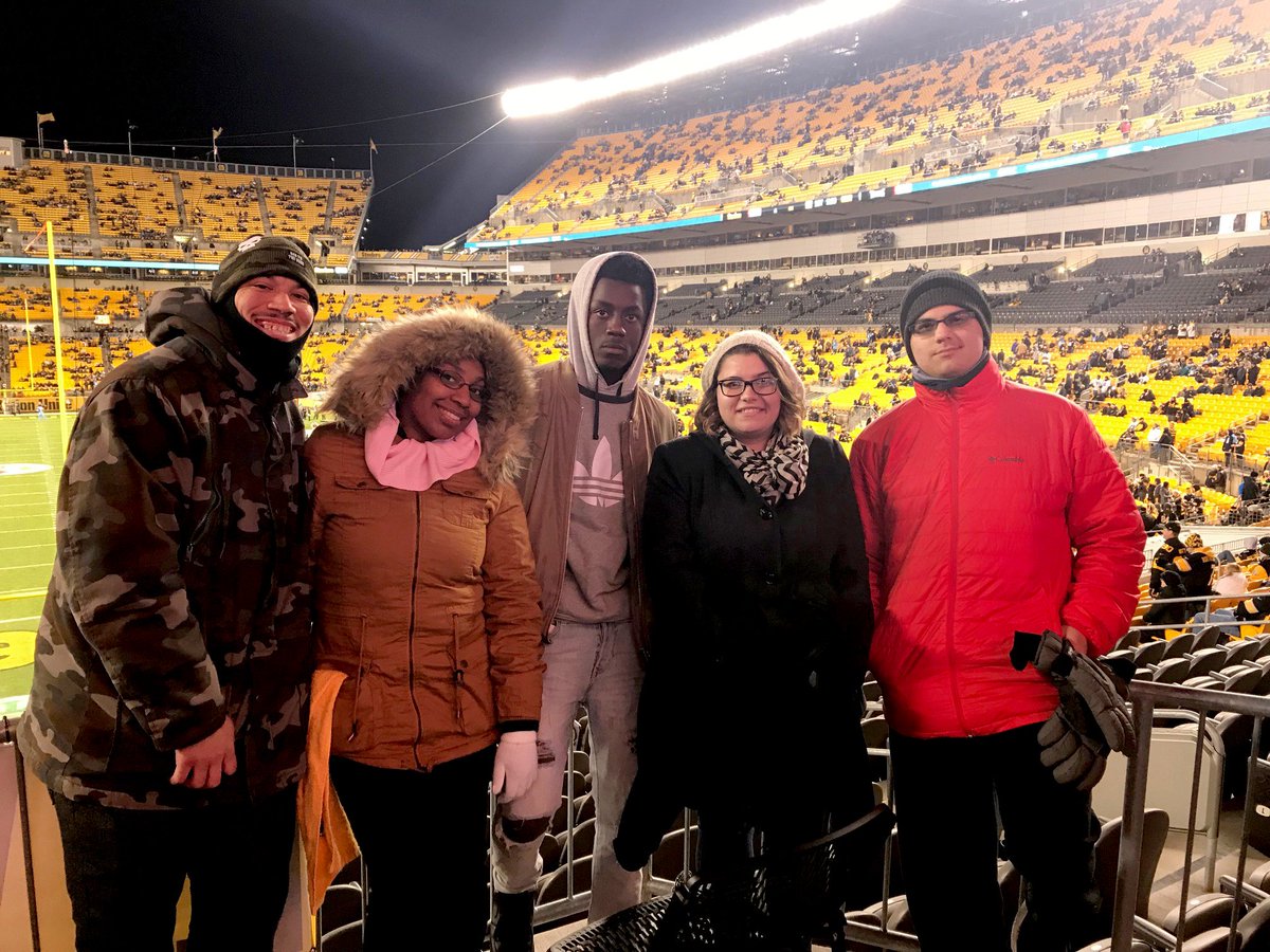 CityHighPgh's tweet photo. @CityHighPgh sends special Thank You @PghZone2 and the Pittsburgh #Steelers for the game last night. Our students really enjoyed the tailgate and the #win! #SalutetoService #PghPoliceZone2 #PghCommunity #PghPolice #ThanksZone2 #Police412Good https://t.co/0GQkulOJ5z