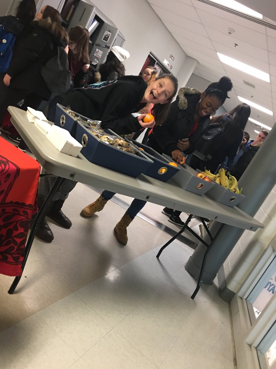 ONFE_ROPE's tweet photo. Le nouveau programme des petits déjeuners @Epaulards_PS a impact positif sur le milieu scolaire #OttPPD @ecolecatholique  Bravo à Karine et son équipe 👏 https://t.co/AV9RkReXlJ