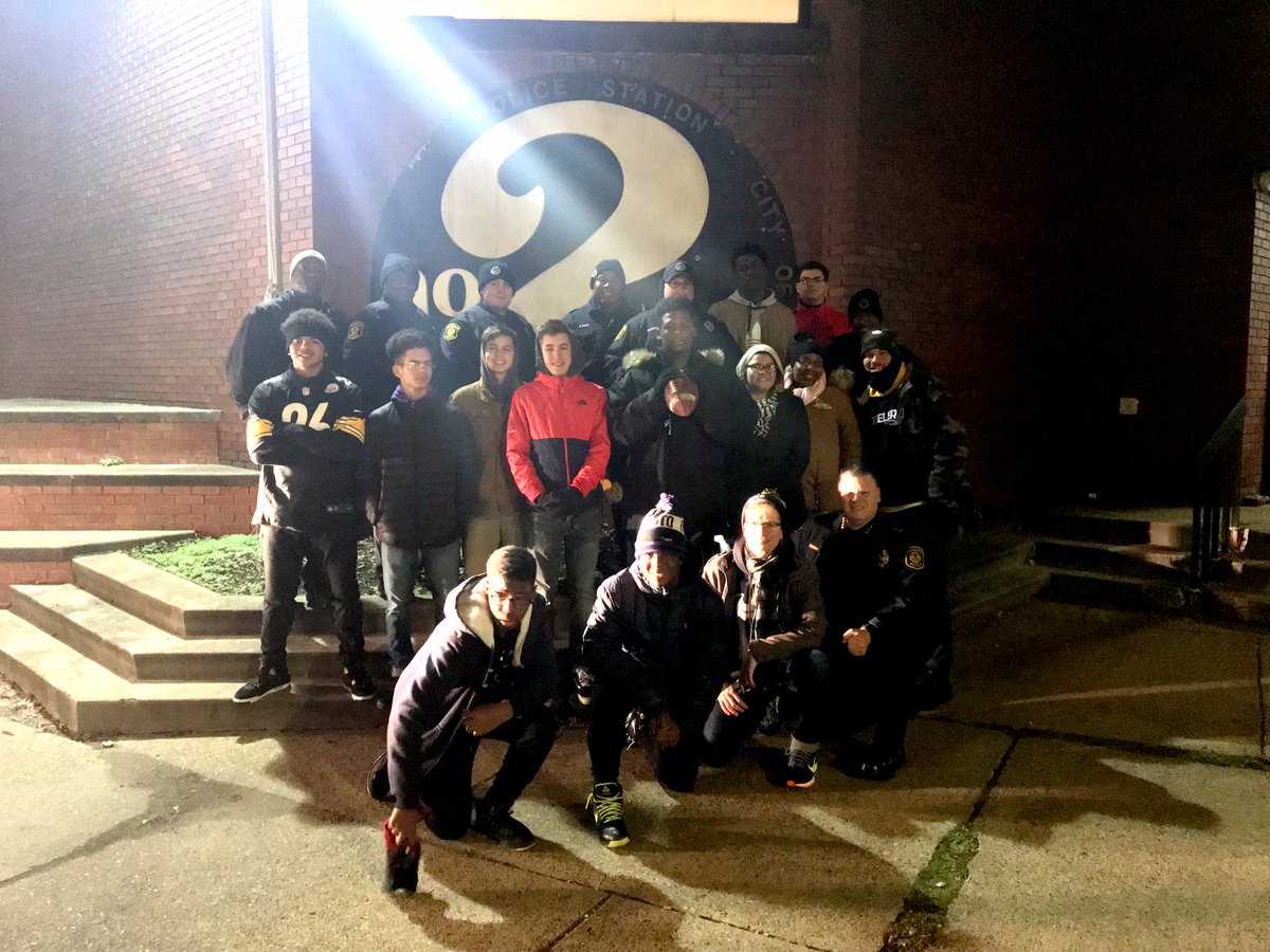 CityHighPgh's tweet photo. @CityHighPgh sends special Thank You @PghZone2 and the Pittsburgh #Steelers for the game last night. Our students really enjoyed the tailgate and the #win! #SalutetoService #PghPoliceZone2 #PghCommunity #PghPolice #ThanksZone2 #Police412Good https://t.co/0GQkulOJ5z