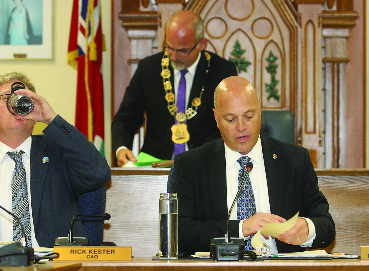 Political sideshows nothing new, but these two truly take it to another level. insidebelleville.com/opinion-story/…