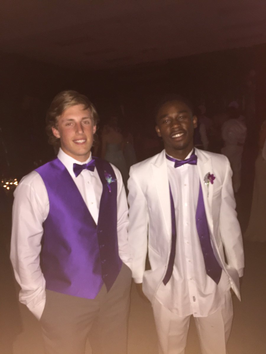 LilMaadMaxx's tweet photo. happy day of birth fool.. we need go eat and drink when you free up. have a good day fool. 💪🏾🤴🏾🤴🏼be easy https://t.co/nZ8fk9cxrC