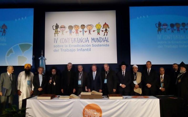 AgenciaAica's tweet photo. Líderes religiosos firmaron una declaración conjunta en contra de la esclavitud moderna @WalkFreeFdn  @CLConf17
  #CLConf17 @YoDialogo   https://t.co/REjZpVCiwV https://t.co/9cpsDw6Wz0