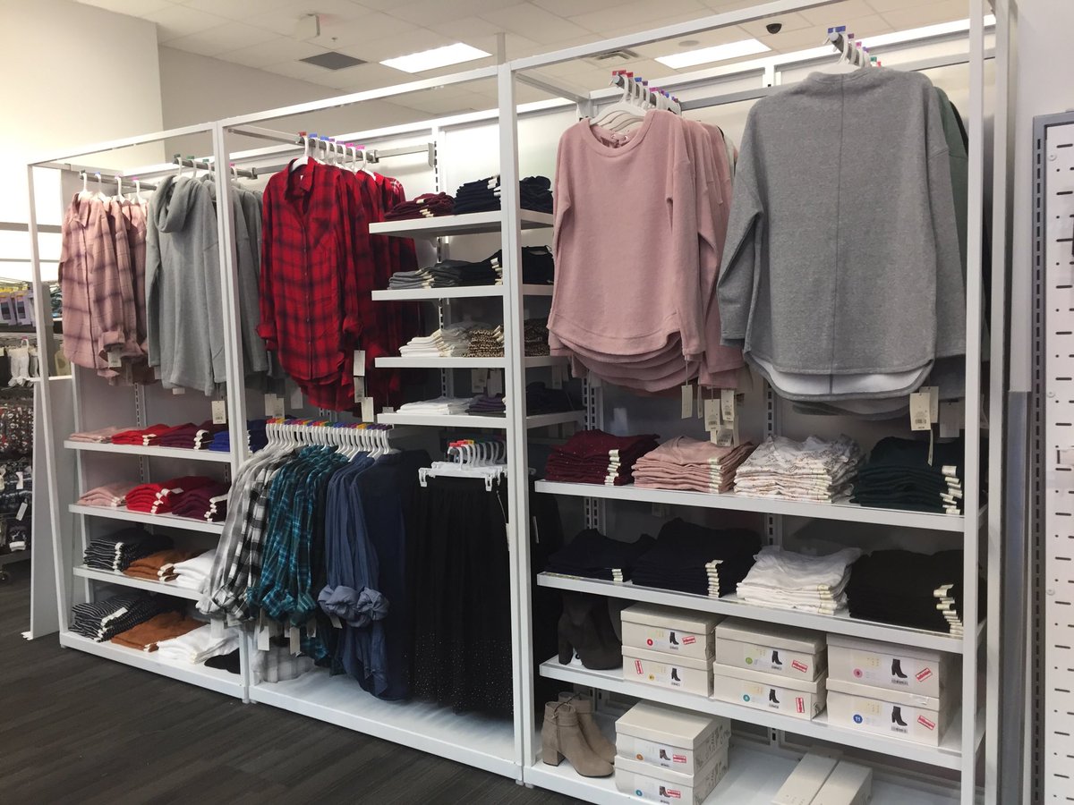 We're "red-y" for holiday at Wash. Sq.<a href="/JennaWalkerTGT/">Jenna Walker</a> <a href="/BethGates23/">Beth Gates</a> <a href="/samshah21/">Samir Shah</a> @Randy_TGT