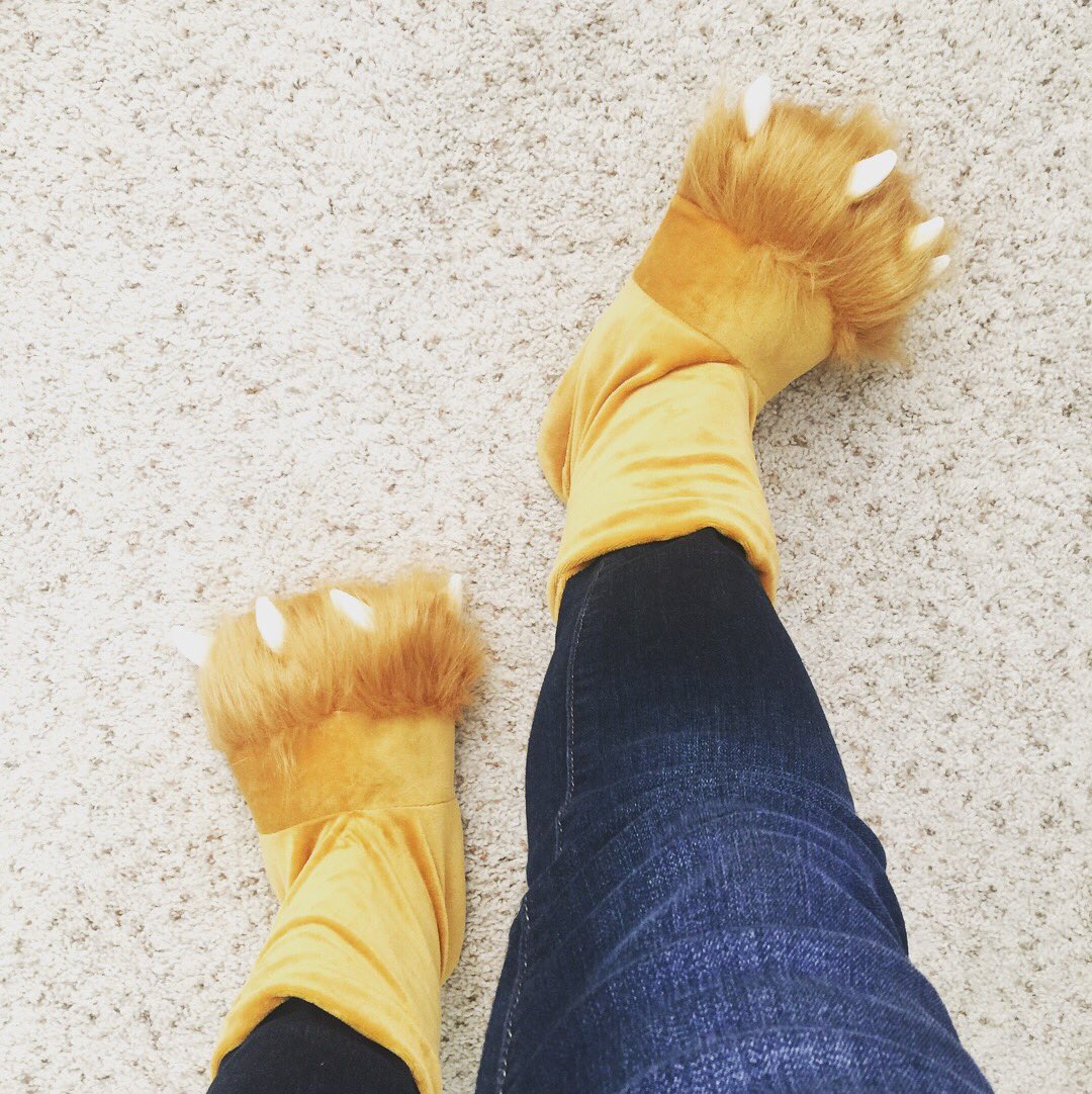 GingerLeeAuthor's tweet photo. Heck yes, I bought them! Couldn’t resist. Thanks @Target #target #lion #slippers #lionpaws #yup #guiltypleasure https://t.co/B7CAf6HN8R