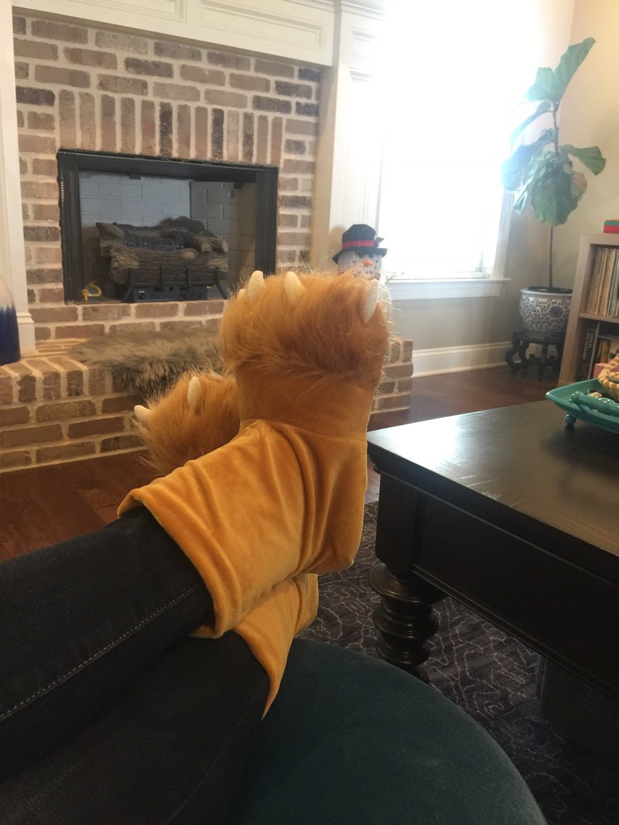 GingerLeeAuthor's tweet photo. Heck yes, I bought them! Couldn’t resist. Thanks @Target #target #lion #slippers #lionpaws #yup #guiltypleasure https://t.co/B7CAf6HN8R