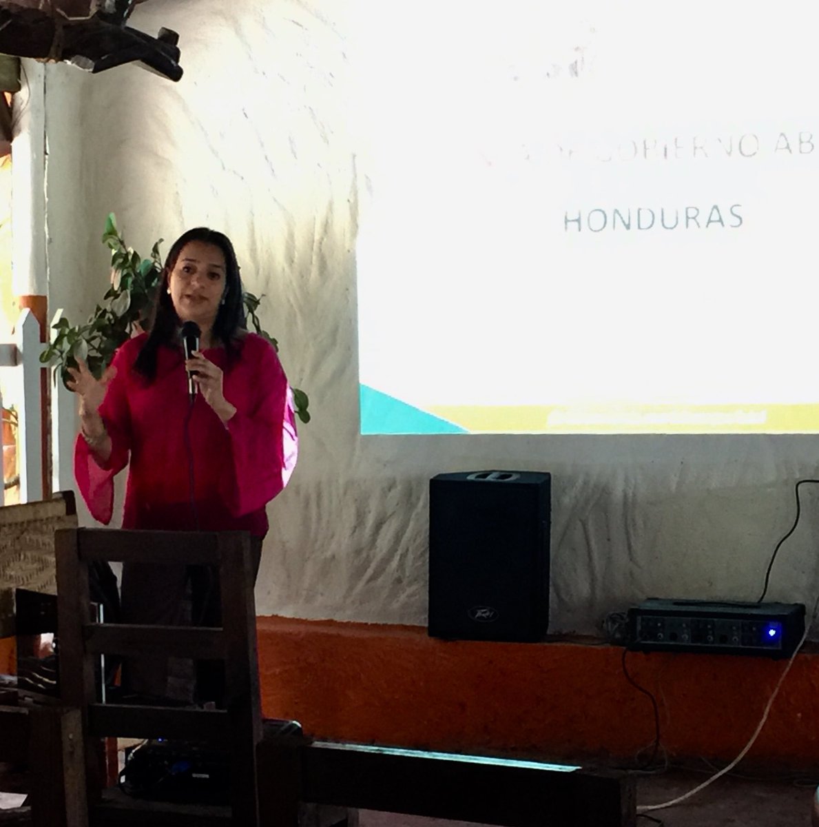 LabicHonduras's tweet photo. ¡Taller de Co-creación con los jóvenes del municipio de Valle de Angeles! 👏🏼#HondurasInnova https://t.co/AW7K6clIvh