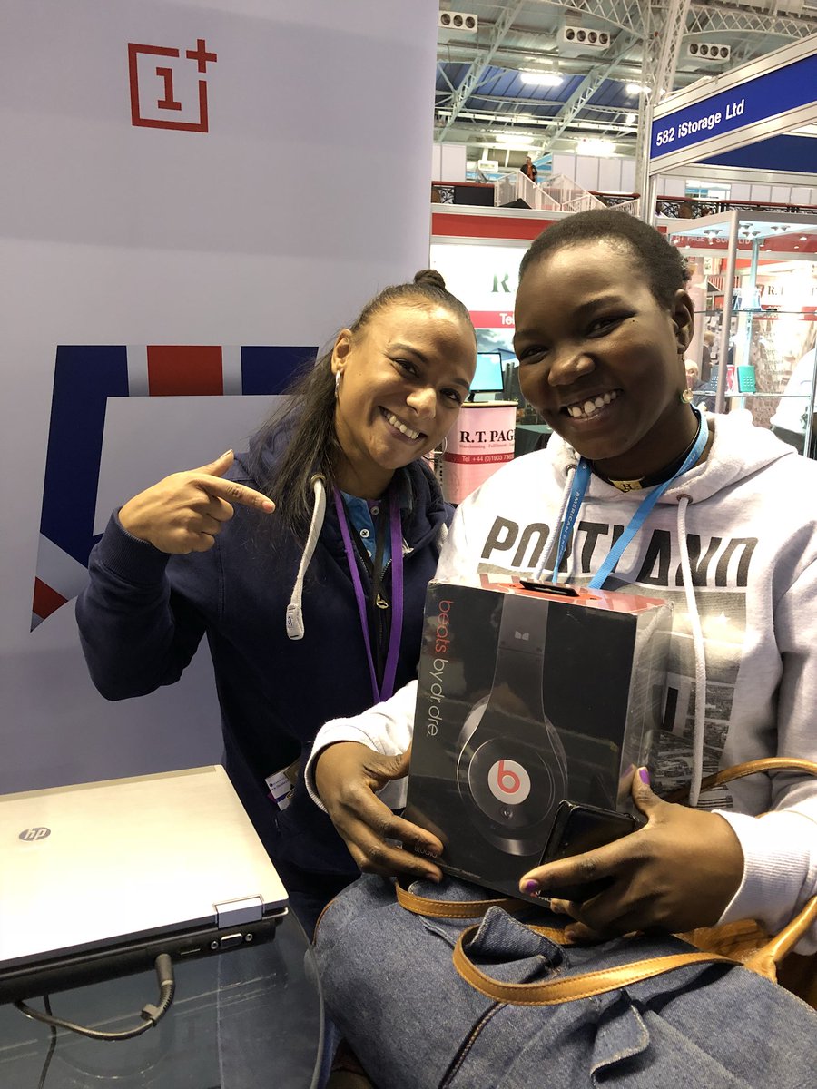 Avertec_'s tweet image. Finishing The London Business Show on a high with winner #joannaKiima on the final prize draw of the day! Congratulations Joanna 😊 #TBSUK #avertec #beatsbydre