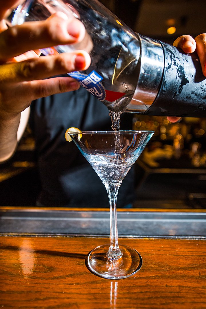 NassauInn's tweet photo. Happy #FriYAY! Happy Hour starts at 4pm. Grab some friends and come over to the @yankeedoodletap for good food and drinks! #DotheDoodle #YDTR https://t.co/DL1TLAa6AM