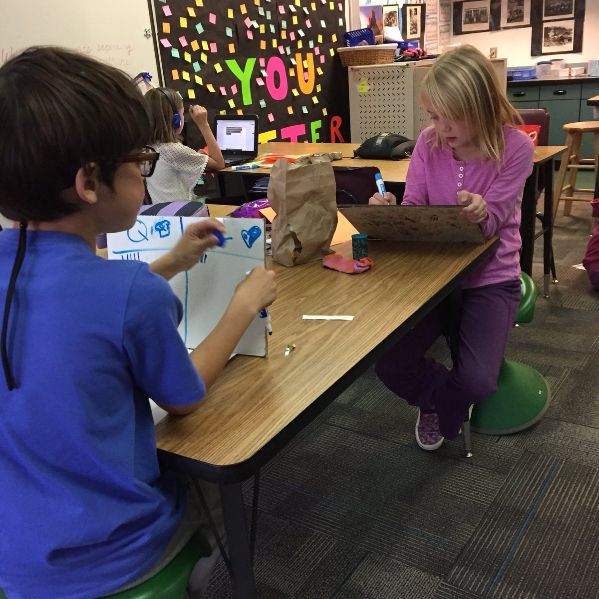 UBEHawks4's tweet photo. Sorting then quizzing each other on our spelling. #wordstheirway @UBEHawks4 @UBEHawks https://t.co/8eeweC1ugq