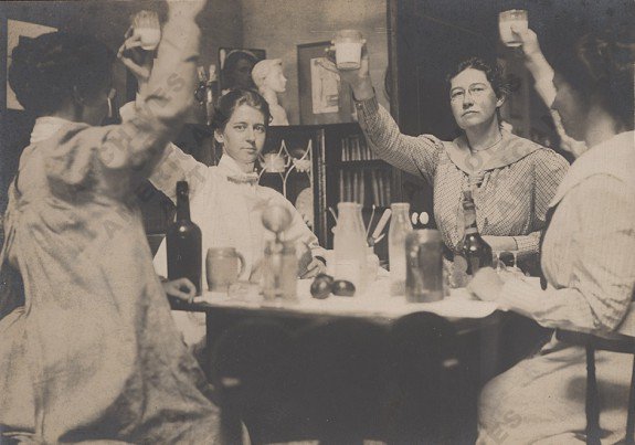 womensart1's tweet photo. 'Red Rose Girls' c.1900, group of female artists from Philadelphia, who lived communally and painted in a Romantic Realist style #womensart https://t.co/xVnPCkBRCn