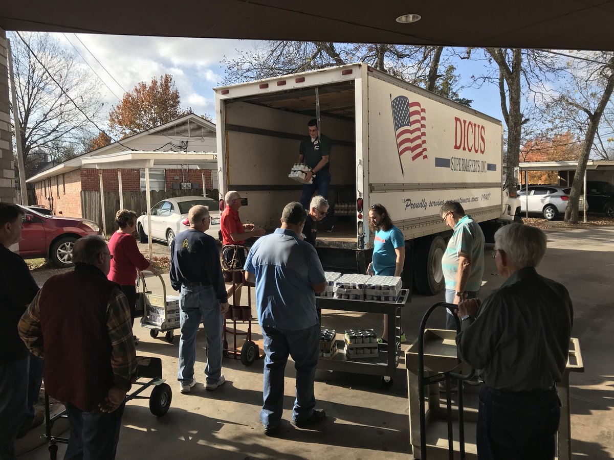 BradleyGraves's tweet photo. This Sunday, FBCAda will give away 200+ Blessing Baskets and share the gospel with hundreds of people in our community. Pray for us please https://t.co/pa4NxcOsKh
