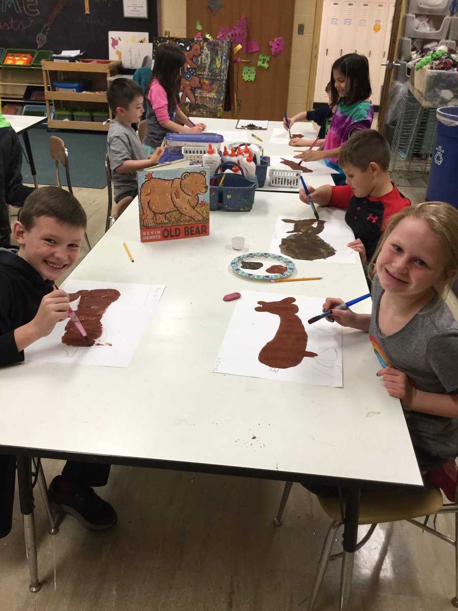 MrsMcDoleArt's tweet photo. Reading and painting about Brown Bears! #kevinhenkes #sdminspire #SDMReads #miltonwestartists #picturebookweek @slosarekh https://t.co/Hr33GUsqNa