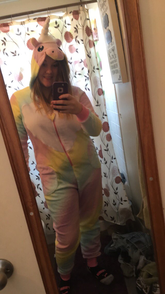 BethBalog13's tweet photo. @laurDIY it finally just arrived and I’m in love! 🦄 https://t.co/r6v6R2gpN3