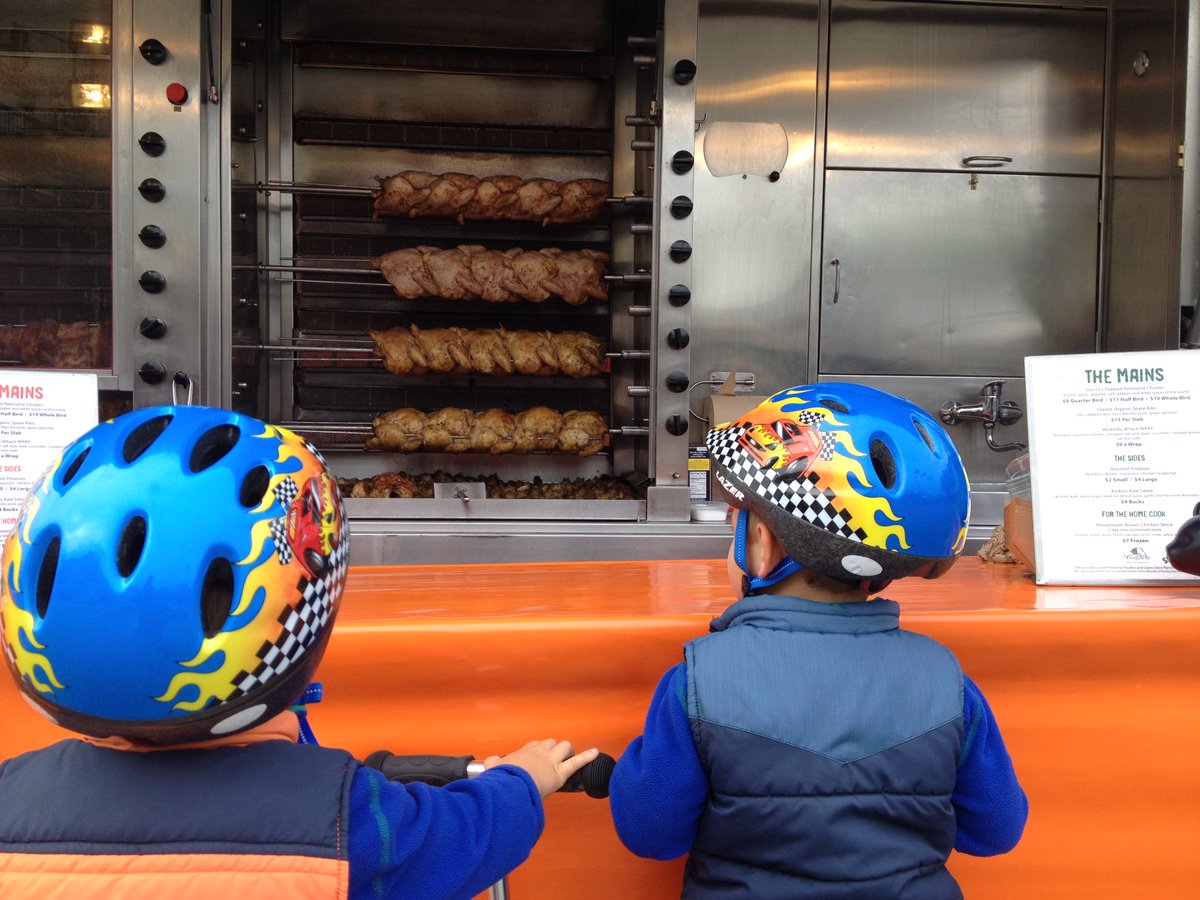 Countrygrillsf's tweet photo. Mesmerized by the rotating chicken ~~ We are at the usual Friday spots: Bush&amp;Sansome, Front&amp;Broadway, Montgomery&amp;Sacramento, and Maiden Lane. And tonight at Spark! https://t.co/jAg2ecpj3u