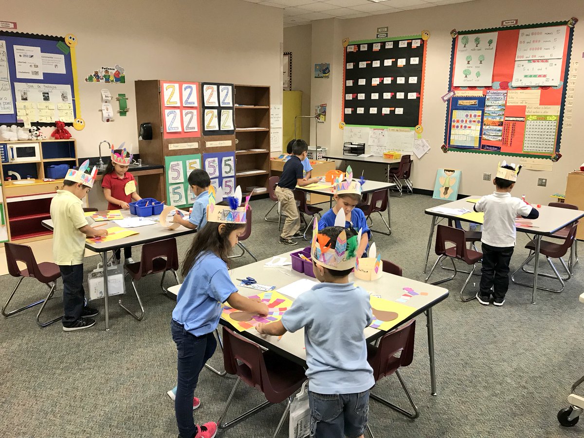 MrMarquez2's tweet photo. We are thankful for so many things, and we love to write about it! @HolmquistES #Kindergarten #bilingual @Alief_SS https://t.co/1yybB6HMoq