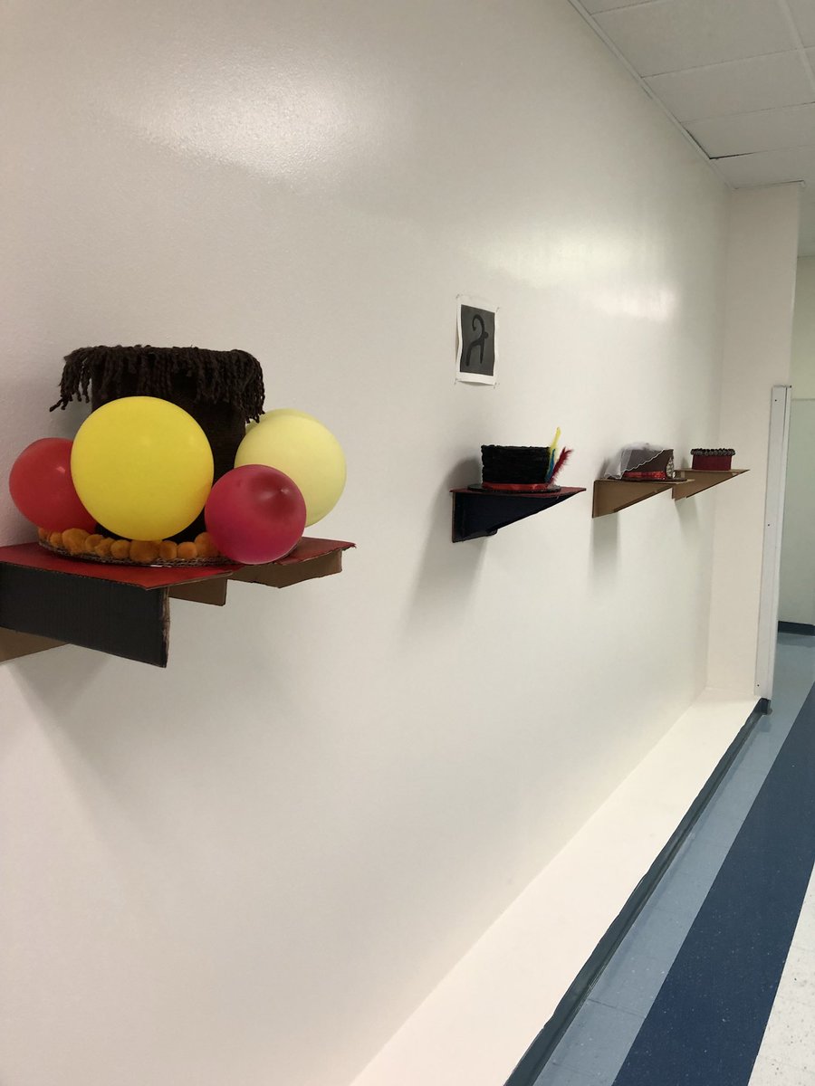 DyerrRob's tweet photo. Newest installation of the Richarte Art Gallery project. https://t.co/dSHeKD0z0U