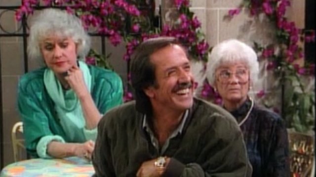 goldengirlsnews's tweet photo. #OnThisDay November 17, 1990, #GoldenGirls aired Season 6 Episode 9 "Mrs. George Devereaux" https://t.co/dH7qx408cL Blanche's late husband, George, returns from the grave - special appearances by #SonnyBono &amp; #LyleWaggoner! #BeaArthur #EstelleGetty @BettyMWhite #RueMcClanahan https://t.co/6EvJUVfCAG