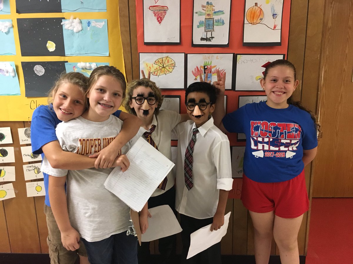 Wooten4th's tweet photo. So proud of our fourth graders and their poetry reading & comedy night special! They did an awesome job! #poetry #performance #nobutterflies #APIE https://t.co/ObuxRcT9ZH