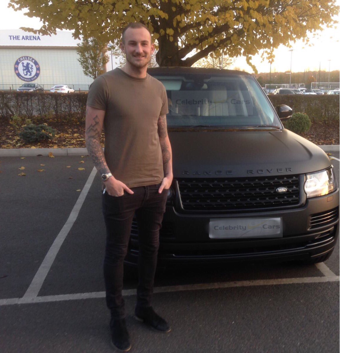 CelebrityCars__'s tweet photo. Range Rover Vogue Delivered today to the Chelsea training ground for Goal Keeper @mitch_beeney1 Enjoy! 🔥 https://t.co/j6JeesBZWa